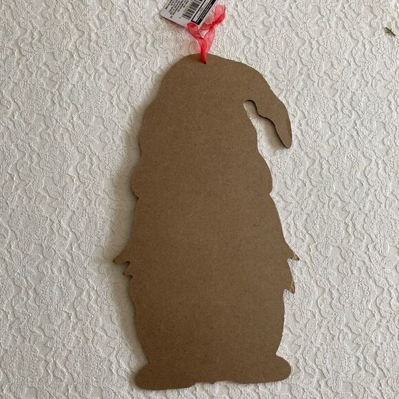 Valentine’s Gnome Wall Hanging - Picture 3 of 4